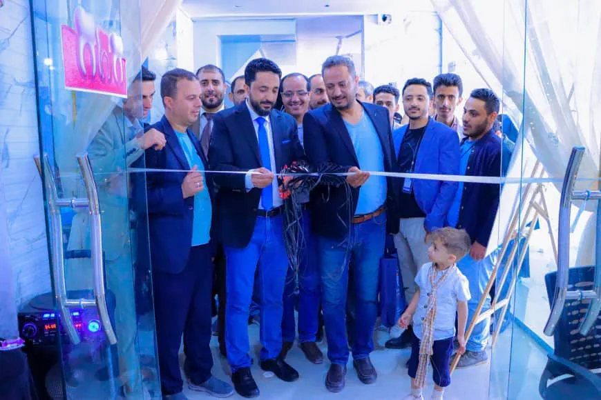 رئيس مجلس الأمناء ورئيس الجامعة يفتتحان المعرض الفني الأول لطب الأسنان  افتتح رئ...